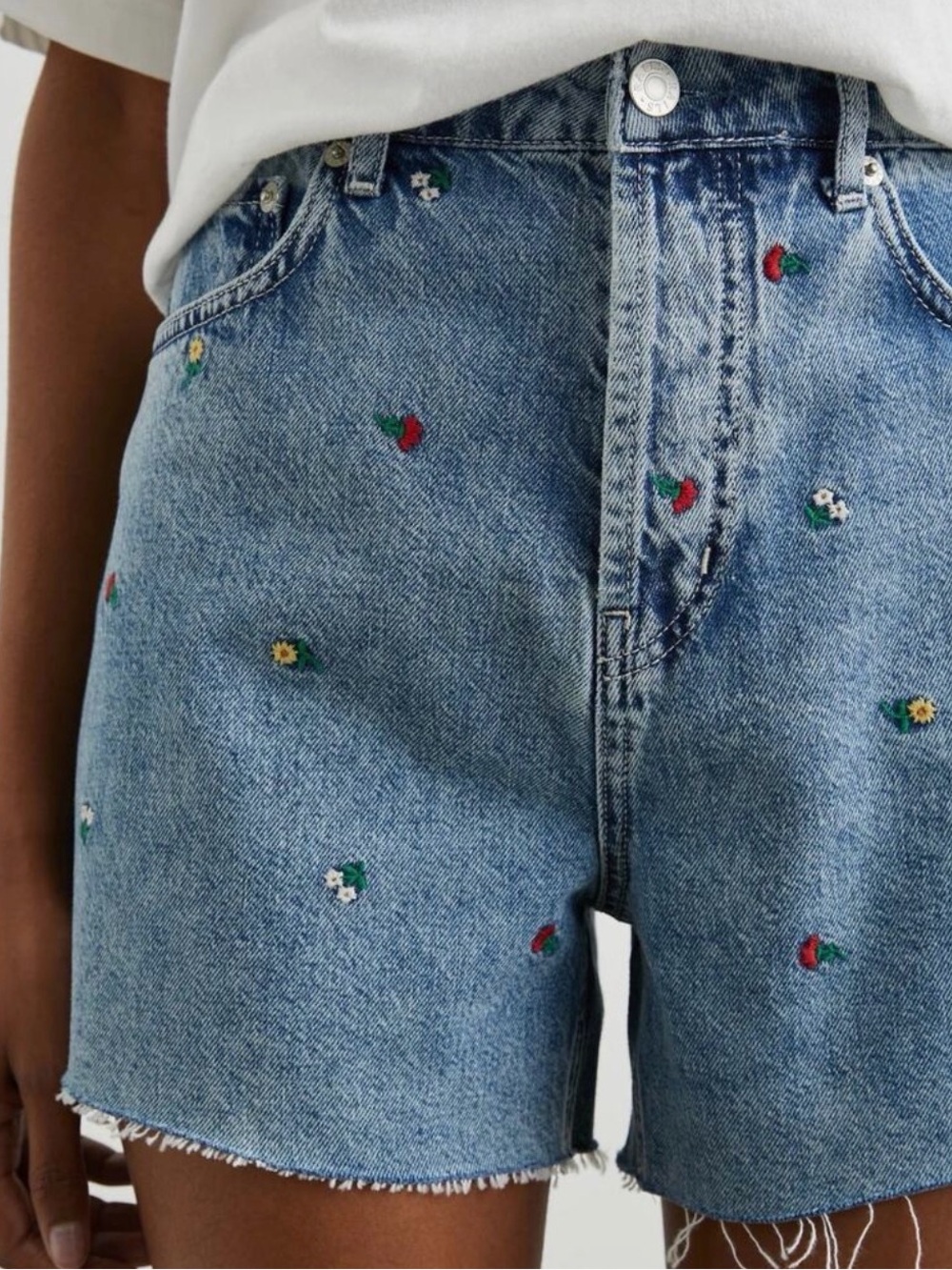 Rails Light Wash Embroidered Daisy Mesa Jean Shorts - Blue